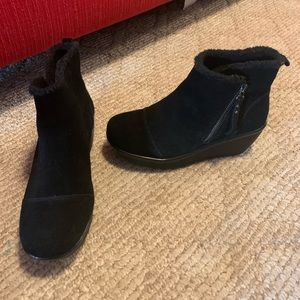 Skechers “Parallel” ankle boots size 8